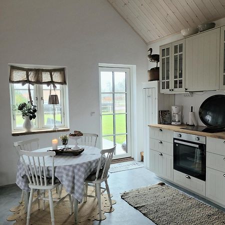Mysigt Hus I Liten By Naera Havet Ystad Eksteriør bilde
